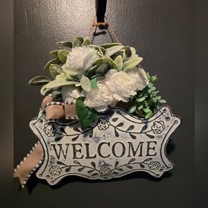 Lnwot Super Cute Door Hanger W Sign And Floral Arrangement.